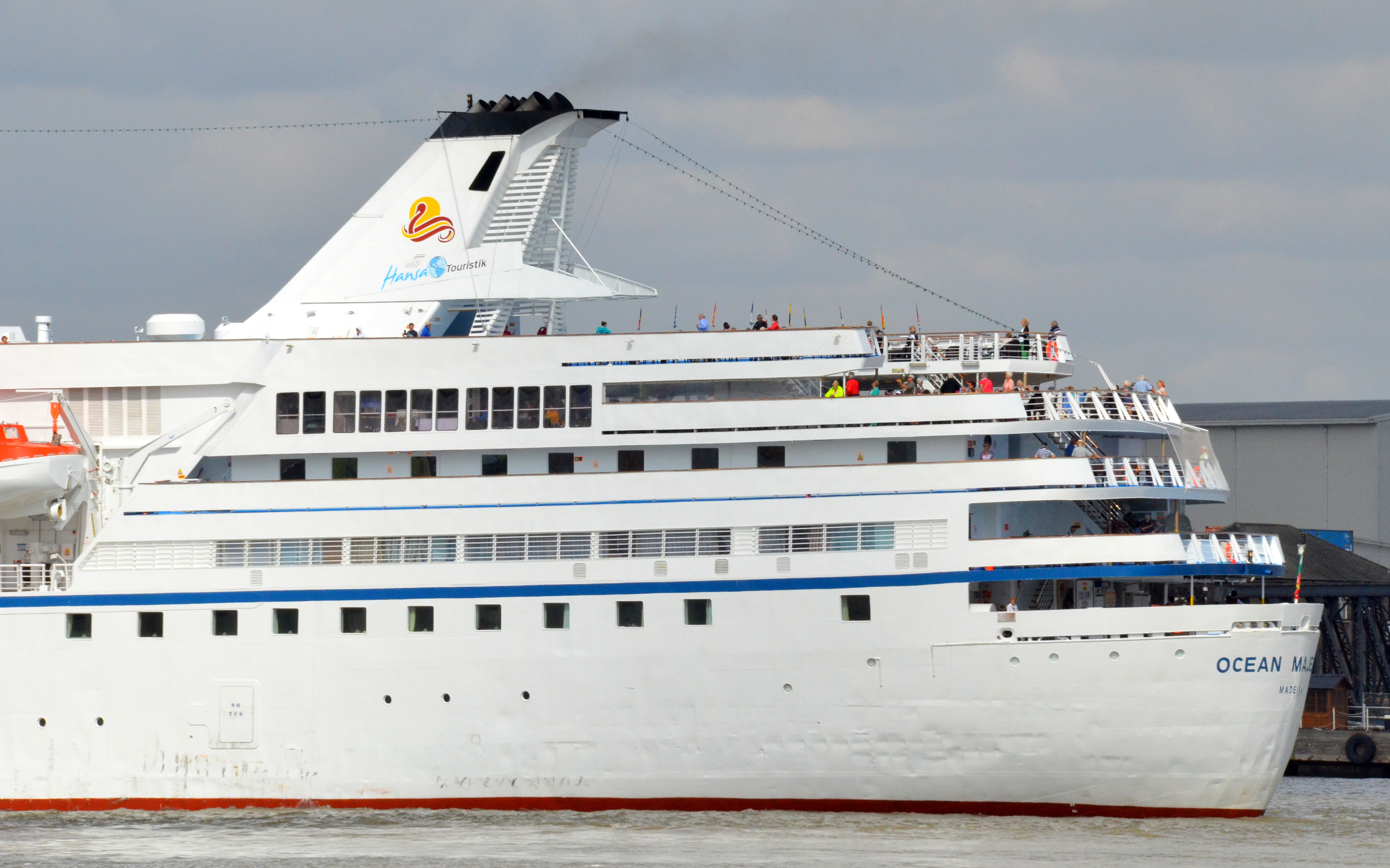 OCEAN MAJESTY passing Tilbury Cruise ships Tilbury and Chadwell Memories OCEAN MAJESTY passing Tilbury Cruise ships Tilbury and Chadwell Memories