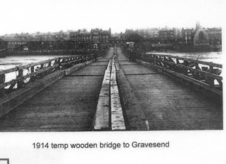 The Tilbury to Gravesend pontoon bridge 1915-1918