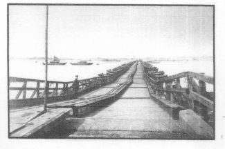 The Tilbury to Gravesend pontoon bridge 1915-1918