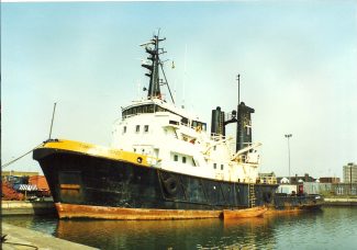 TOWING DIAMOND in Tilbury TOWING DIAMOND in Tilbury | Jack Willis